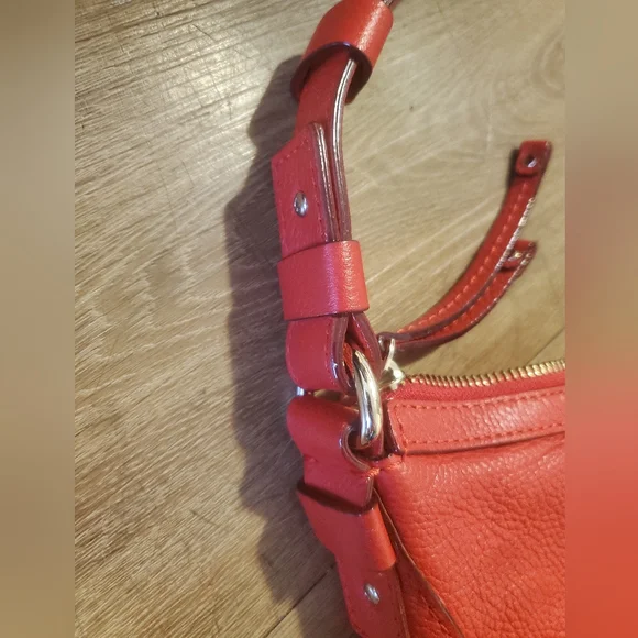 Kate Spade New York Lori Berkshire Road Red Leather Hobo Bag. - Picture 9 of 16